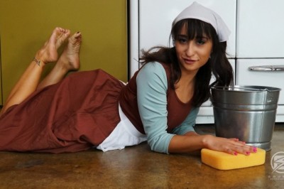 Sparks Entertainment Brings Sinderella to Life in New Exclusive Cosplay Scene