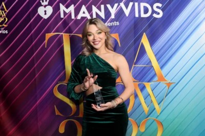 Emma Rose Wins the Biggest Award of the Night at 2022 TEAs